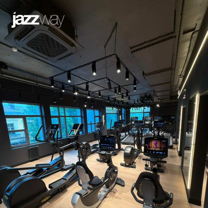 Fitness House на Крестовском: световая графика как архитектура пространства