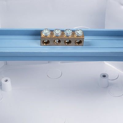 Распределительный бокс PDB/R 1004 WH (ЩРВ-П- 4) IP41